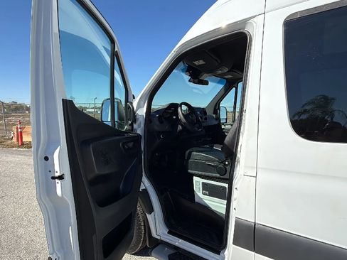 Used 2021 Mercedes-Benz Sprinter 2500 image 10