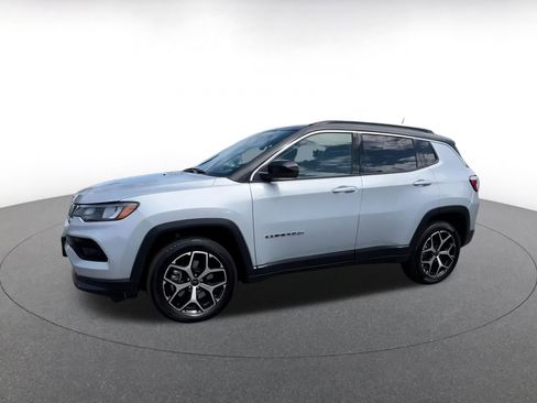Used 2025 Jeep Compass Limited image 8
