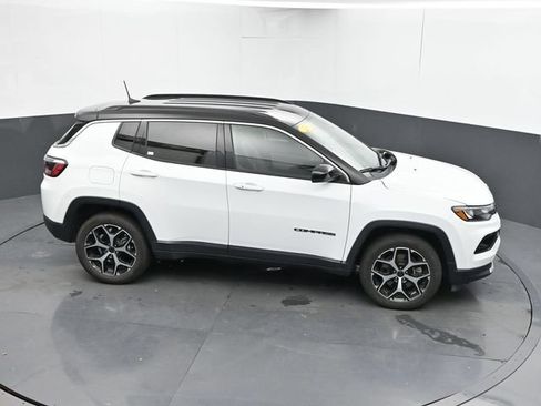 Used 2025 Jeep Compass Limited AWD/4WD image 36