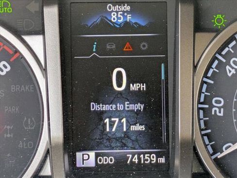 Used 2021 Toyota Tacoma SR5 w/ Trail Edition image 10