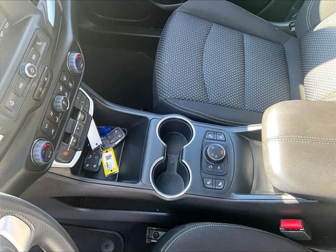 Used 2023 GMC Terrain SLE w/ Driver Convenience Package image 19