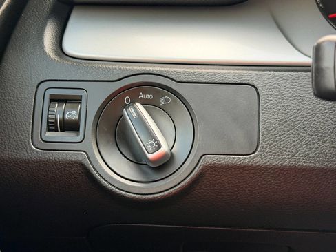 Used 2012 Volkswagen CC R-Line FWD image 36