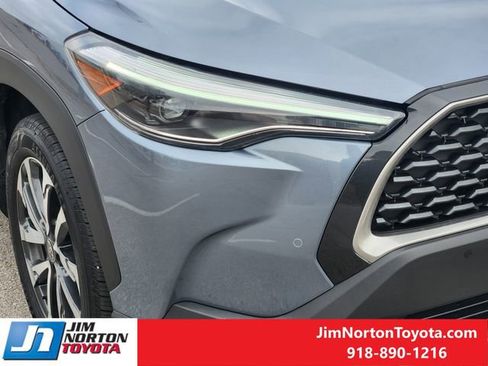 Used 2023 Toyota Corolla Cross XLE image 10