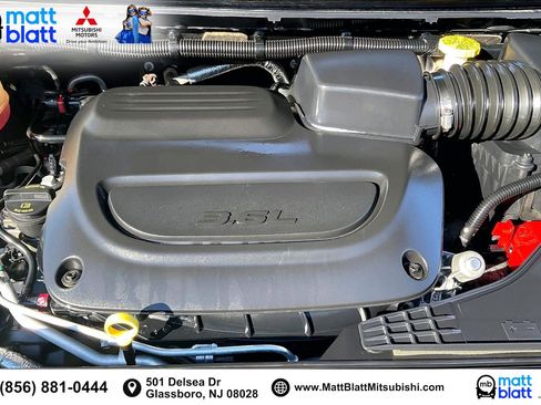 Used 2023 Chrysler Pacifica Touring-L image 32