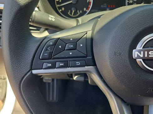Used 2025 Nissan Altima 2.5 SV FWD image 16