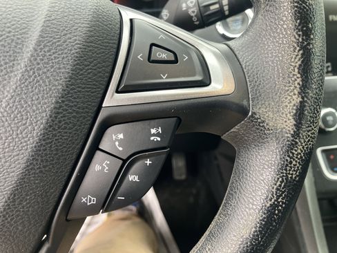 Used 2018 Ford Fusion SE w/ Fusion SE Technology Package FWD image 25