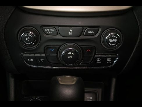 Used 2016 Jeep Cherokee Latitude w/ Safety/Convenience Group AWD/4WD image 22