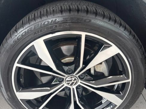 Used 2023 Volkswagen Tiguan SEL R-Line AWD/4WD image 10