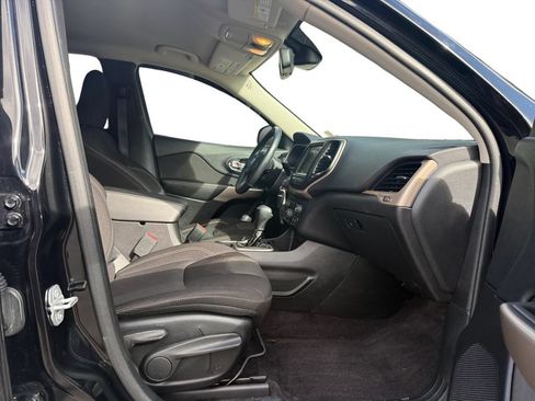 Used 2017 Jeep Cherokee Latitude FWD image 15