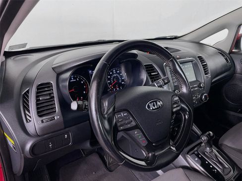 Used 2017 Kia Forte S image 12