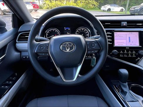 Used 2020 Toyota Camry LE FWD image 5