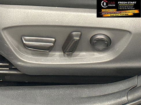 Used 2019 Toyota Camry SE w/ Convenience Package FWD image 12