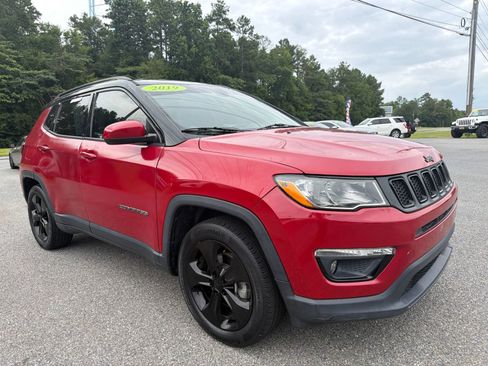 Used 2019 Jeep Compass Latitude FWD image 3