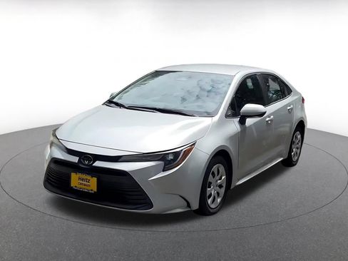 Used 2025 Toyota Corolla LE FWD image 7