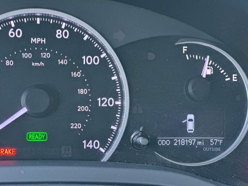 Used 2012 Lexus CT 200h FWD 4dr Hybrid image 19