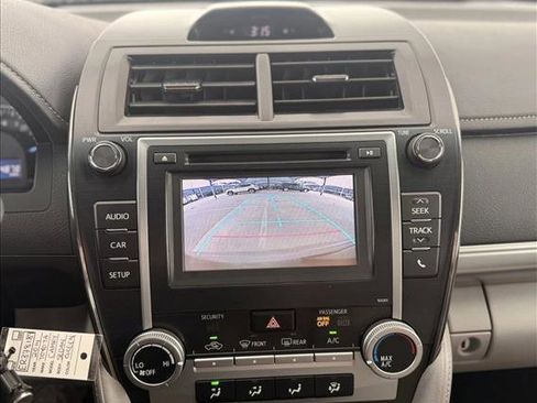 Used 2014 Toyota Camry LE image 12
