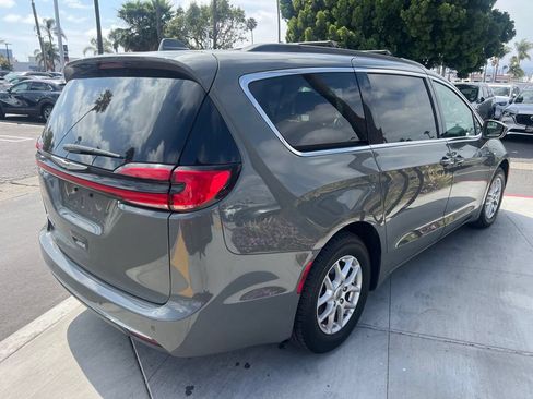 Used 2022 Chrysler Pacifica Touring-L FWD image 5