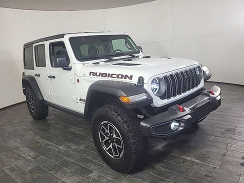Used 2025 Jeep Wrangler Unlimited Rubicon image 3