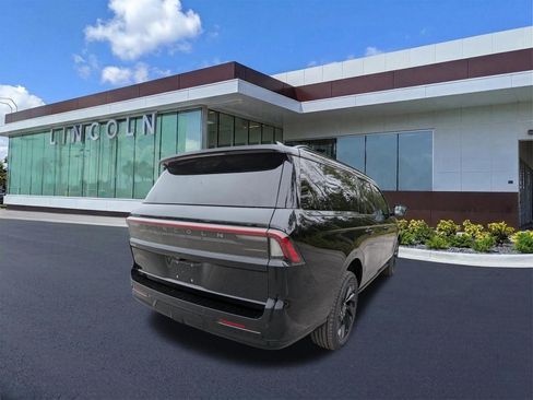New 2026 Lincoln Navigator L Reserve w/ Jet Appearance Package AWD/4WD image 2