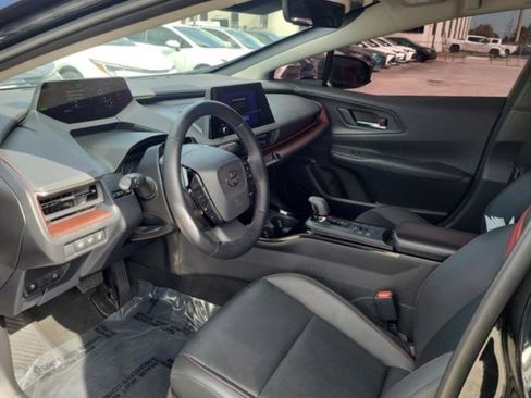 Used 2025 Toyota Prius Plug-In Hybrid image 7