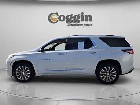 Used 2023 Chevrolet Traverse Premier image 2