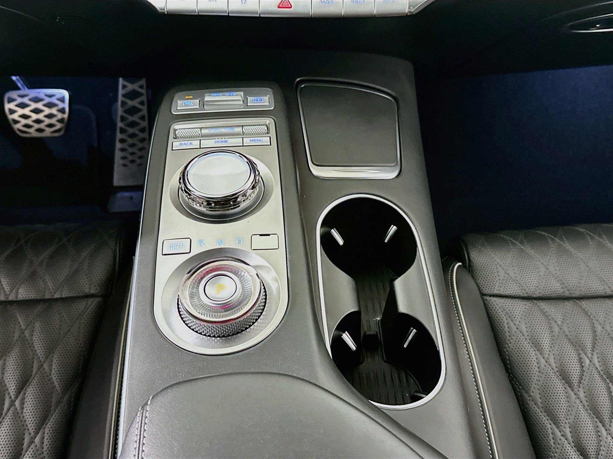 Used 2024 Genesis GV70 3.5T Sport w/ Sport Prestige Package AWD/4WD image 14
