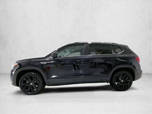 Used 2022 Volkswagen Taos SE FWD image 6