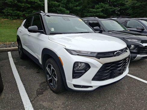Used 2023 Chevrolet TrailBlazer RS w/ Sun and Liftgate Package AWD/4WD image 3