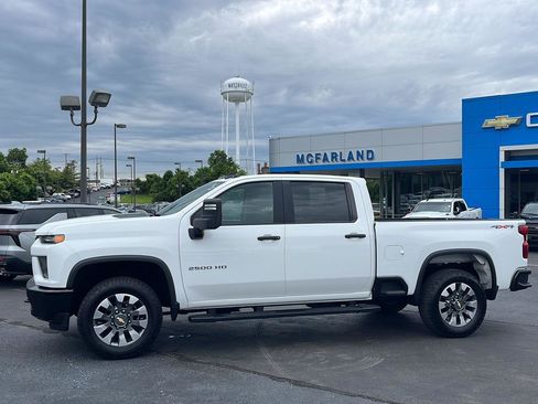 Used 2022 Chevrolet Silverado 2500 Custom w/ Custom Value Package AWD/4WD image 2