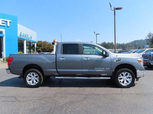 Used 2018 Nissan Titan SV AWD/4WD image 10