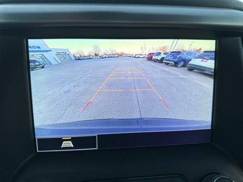 Used 2023 GMC Acadia SLT w/ Preferred Package image 16