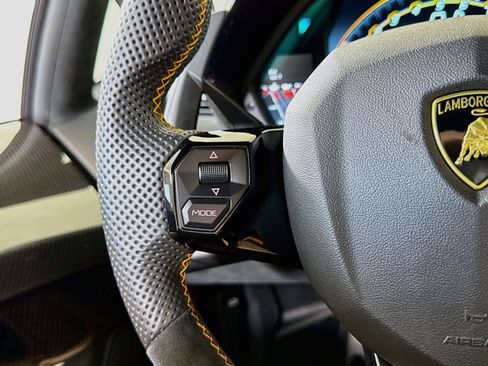 Used 2020 Lamborghini Aventador SVJ AWD/4WD image 23