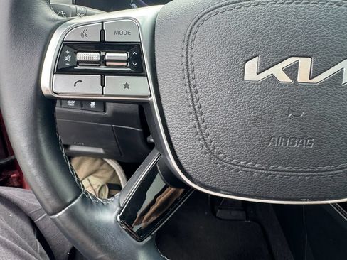 Used 2023 Kia Telluride EX w/ EX Captain's Chair Package AWD/4WD image 23