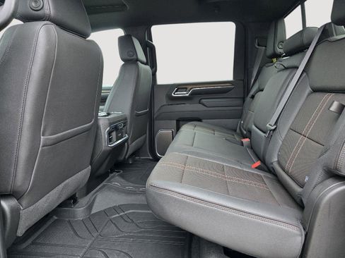 Used 2024 Chevrolet Silverado 2500 High Country w/ Technology Package image 12