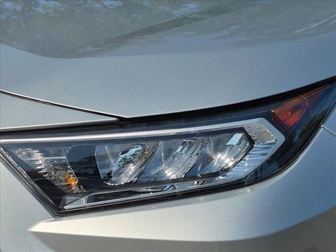 Used 2020 Toyota RAV4 Limited FWD image 16