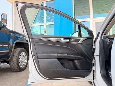 Used 2018 Ford Fusion SE w/ Equipment Group 602A FWD image 13