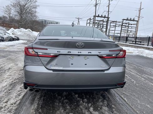 Used 2025 Toyota Camry SE image 4