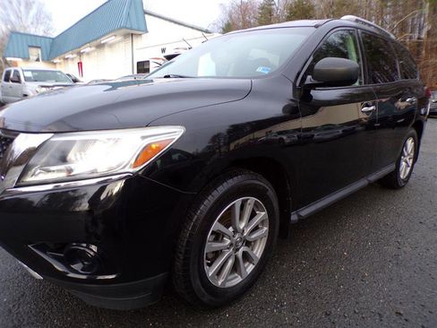 Used 2014 Nissan Pathfinder SV w/ Trailer Tow Package image 5