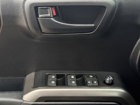 Used 2020 Toyota Tacoma SR5 image 21