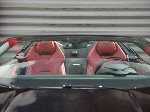 Used 2020 Lamborghini Huracan EVO image 16