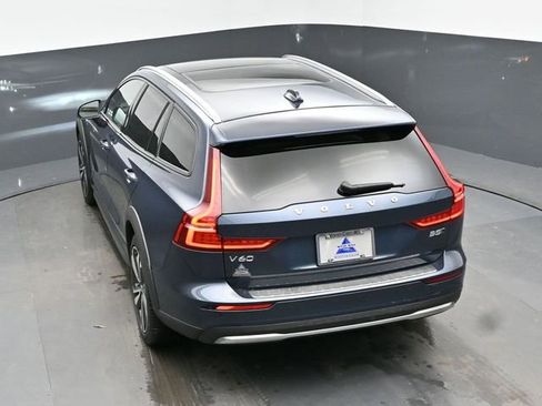 Used 2023 Volvo V60 B5 Cross Country Plus image 20