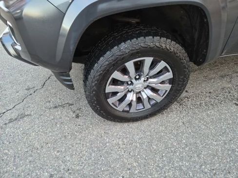 Used 2023 Toyota Tacoma Limited image 6