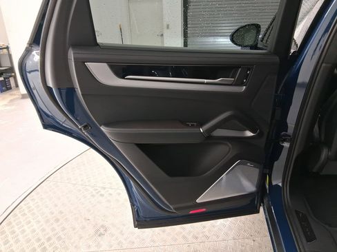 New 2025 Porsche Cayenne GTS image 32