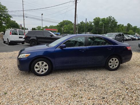 Used 2010 Toyota Camry FWD image 4