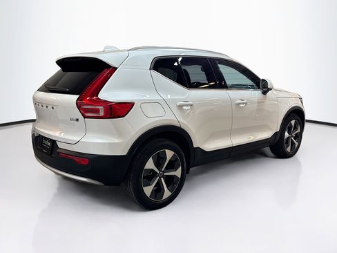 Used 2025 Volvo XC40 B5 Core image 9
