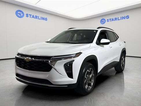 Used 2025 Chevrolet Trax LT image 16