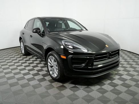 Certified 2026 Porsche Macan AWD/4WD image 28
