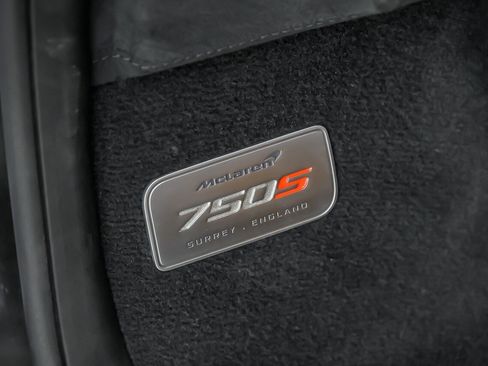 Used 2024 McLaren 750S Spider RWD image 24