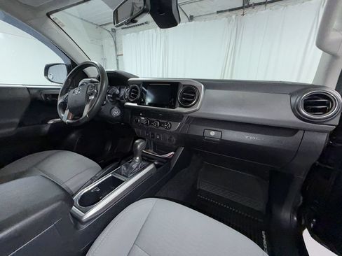 Certified 2019 Toyota Tacoma SR5 AWD/4WD image 7