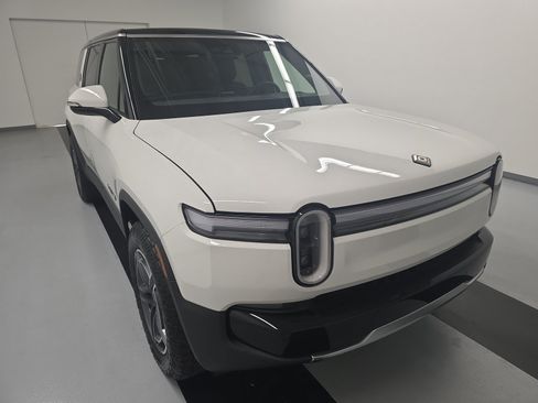 Used 2025 Rivian R1S Adventure AWD/4WD image 7